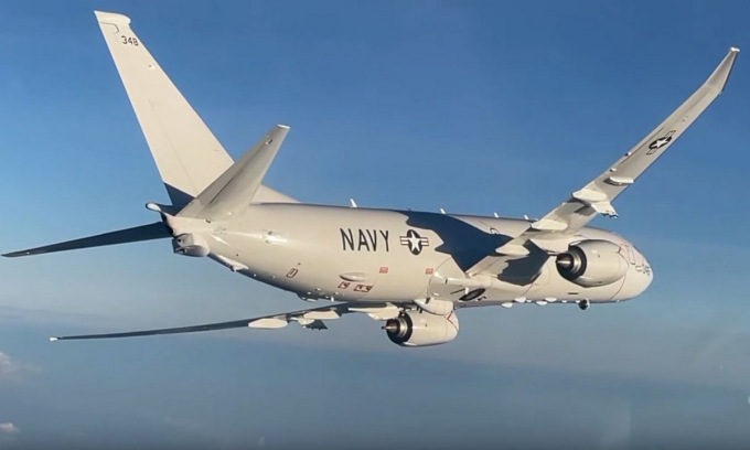 Trinh sát cơ P-8A Mỹ nhìn từ tiêm kích Nga trong cuộc chạm mặt trên Biển Đen năm 2021. Ảnh: BQP Nga