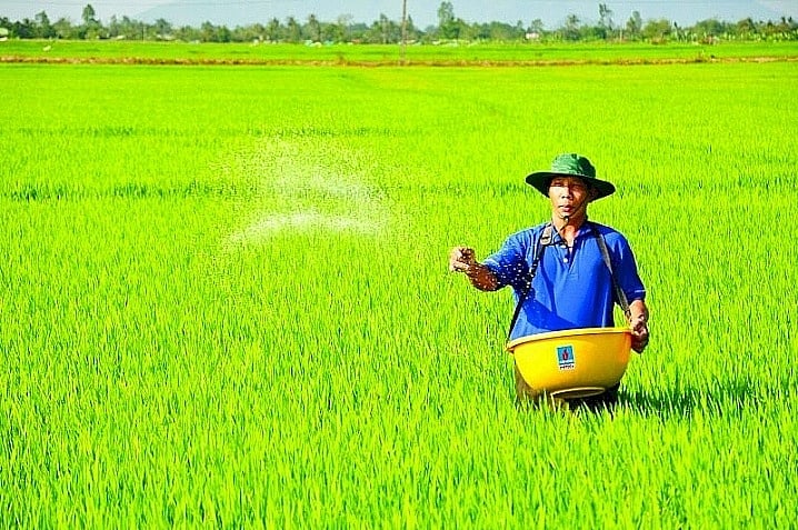 Pourquoi dit-on que les agriculteurs bénéficient de la TVA de 5% sur les engrais ?