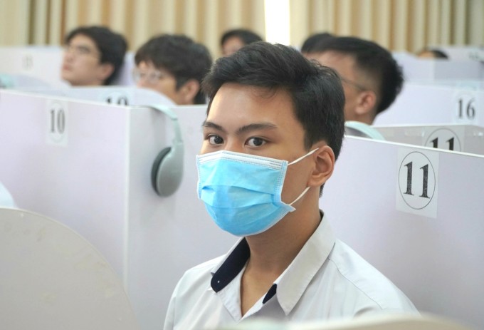 Candidates take the specialized competency assessment exam of Ho Chi Minh City University of Education, morning of March 29. Photo: Phuc Nguyen