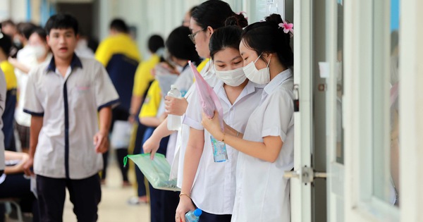 Floor score of the method of considering high school graduation exam scores at Ho Chi Minh City University of Technical Education