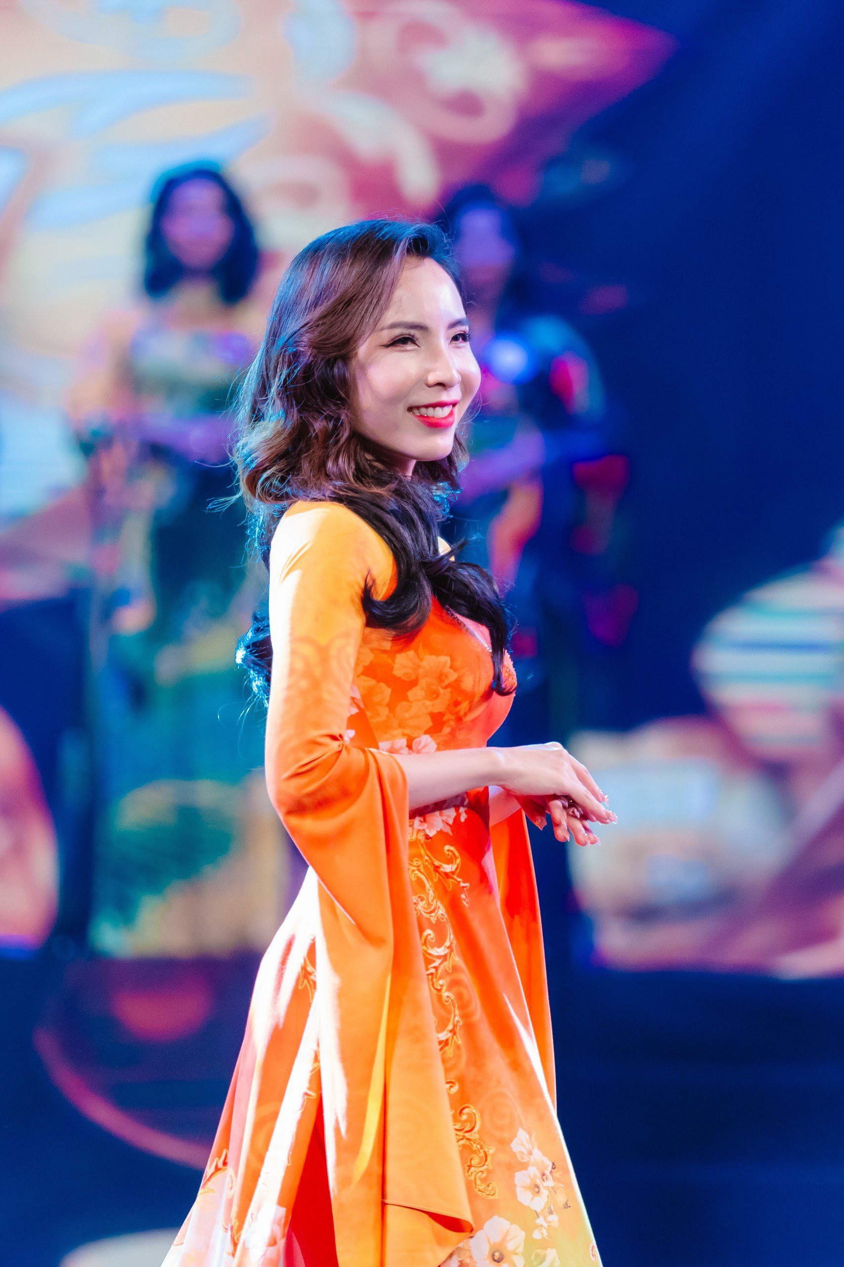 Lehrerin aus Hanoi gewinnt den Talented Beauty Award bei Miss Earth Vietnam 2024 -0