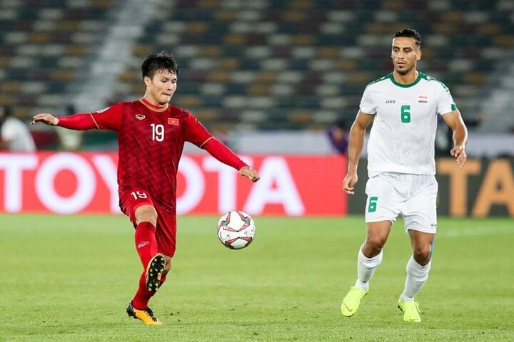 Ali Adnan đối đầu đội tuyển Việt Nam ở Asian Cup 2019. (Ảnh: Getty)