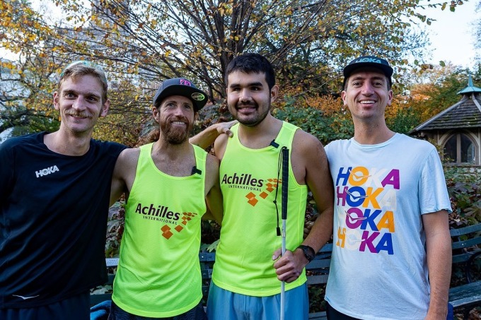 Magisano (second from right) and his companions take a photo with two runners before the shakeout run to prepare for the 2022 New York City Marathon. Photo: FBNV