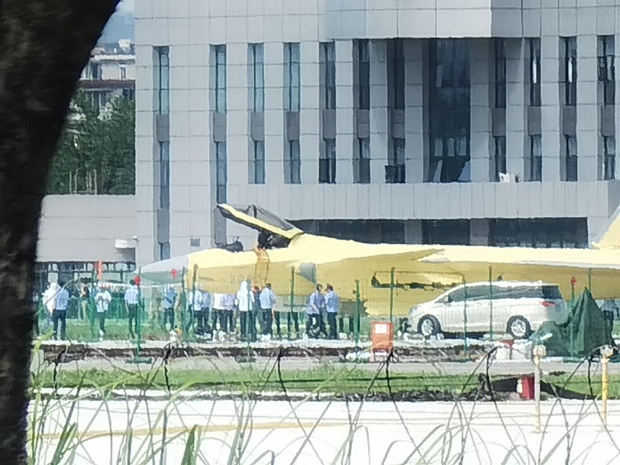 Dòng tiêm kích J-20 với động cơ cải tiến có thể đã cất cánh - Ảnh 1.