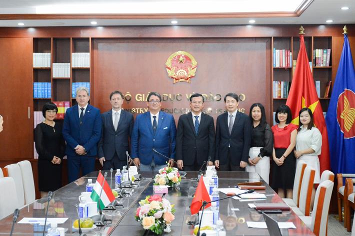 Promoting educational cooperation between Vietnam and Hungary