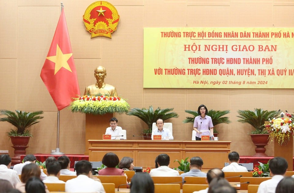 Den Vorsitz der Konferenz führte die ständige stellvertretende Vorsitzende des Volksrats von Hanoi, Phung Thi Hong Ha.