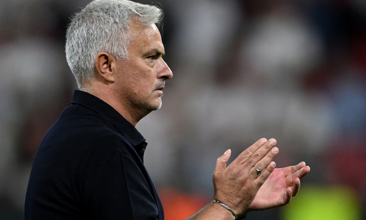 Mourinho từ chối mức lương kỷ lục để ở lại Roma