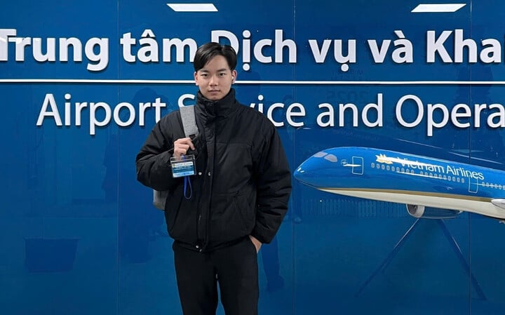 លោក Hoang កំពុងស្ថិតក្នុងកម្មសិក្សានៅអាកាសយានដ្ឋានអន្តរជាតិ Noi Bai។