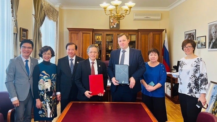 Promotion de la coopération culturelle entre le Vietnam et la Russie lors d'un forum international à Saint-Pétersbourg Saint-Pétersbourg