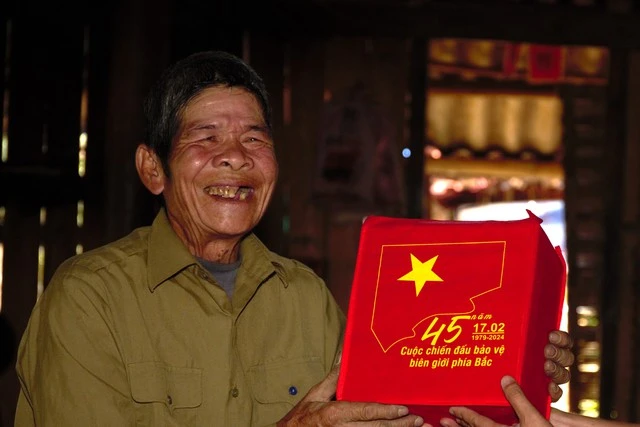 ตามล่าหาฮีโร่ : ตำนานแห่งทะเลสาบ - ภาพที่ 4 Tìm lại những anh hùng: Huyền thoại ở lòng hồ - Ảnh 4.