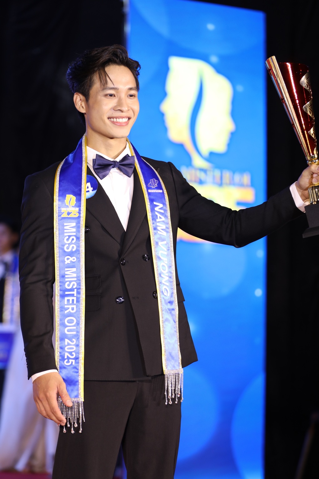 Nữ sinh cao 1,71m trở thành hoa khôi trường đại học - 3