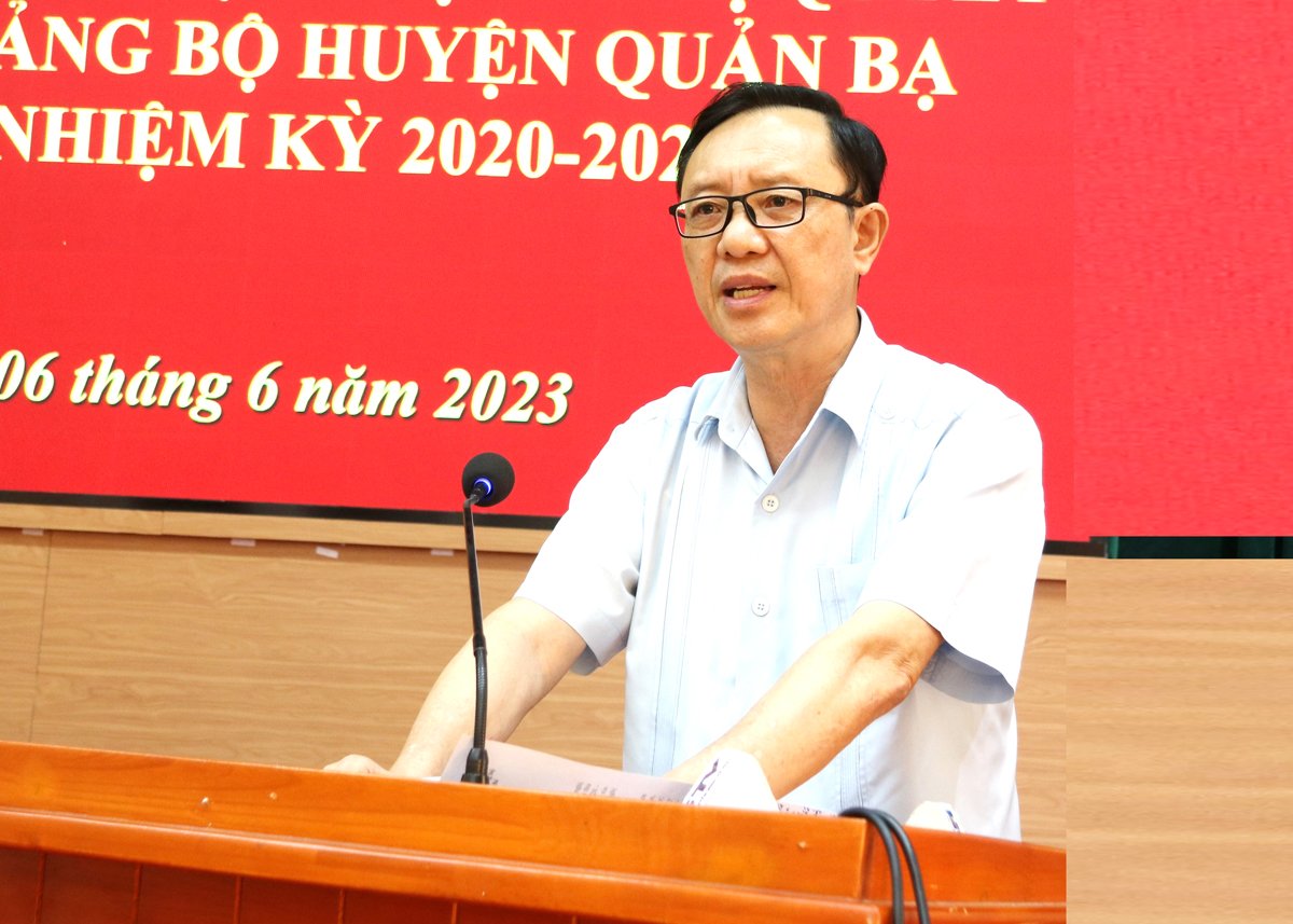 Phó Bí thư Thường trực Tỉnh ủy, Chủ tịch HĐND tỉnh Thào Hồng Sơn phát biểu tại hội nghị

