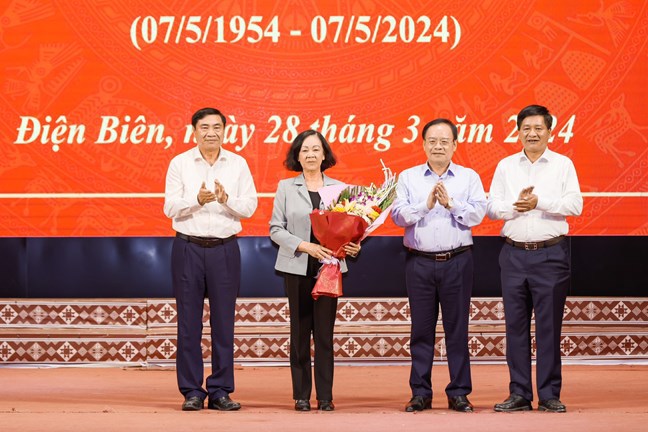 คณะกรรมการพรรคการเมืองจังหวัดเดียนเบียนได้รับรางวัล 