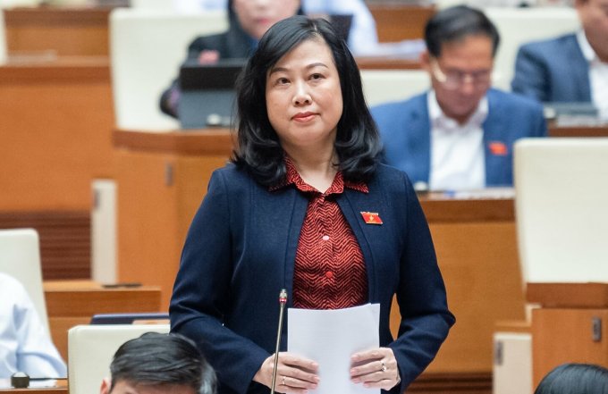 Minister of Health Dao Hong Lan explained to the National Assembly on the morning of November 20. Photo: National Assembly Media