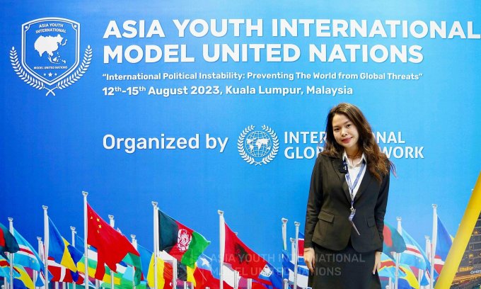 ฟุกเข้าร่วมการประชุม AYIMUN Model United Nations ที่ประเทศมาเลเซียในเดือนสิงหาคม 2023 ภาพ:ตัวละครให้มา