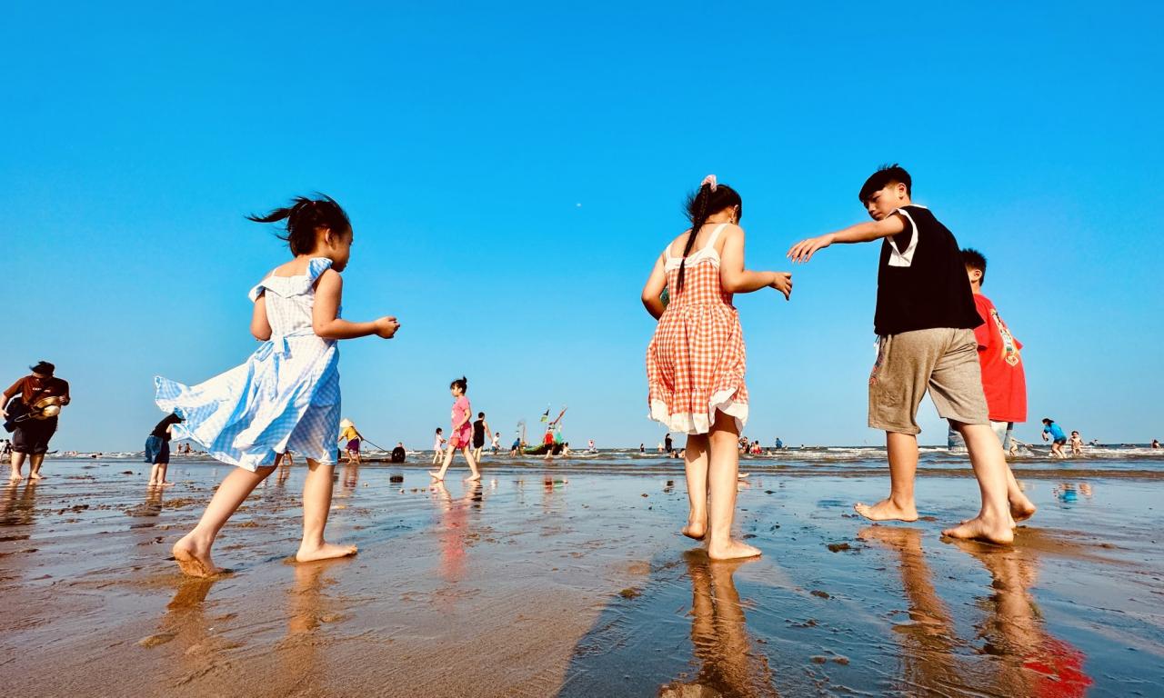 Bustling posing next to the fishing village in the middle of Sam Son beach city photo 6