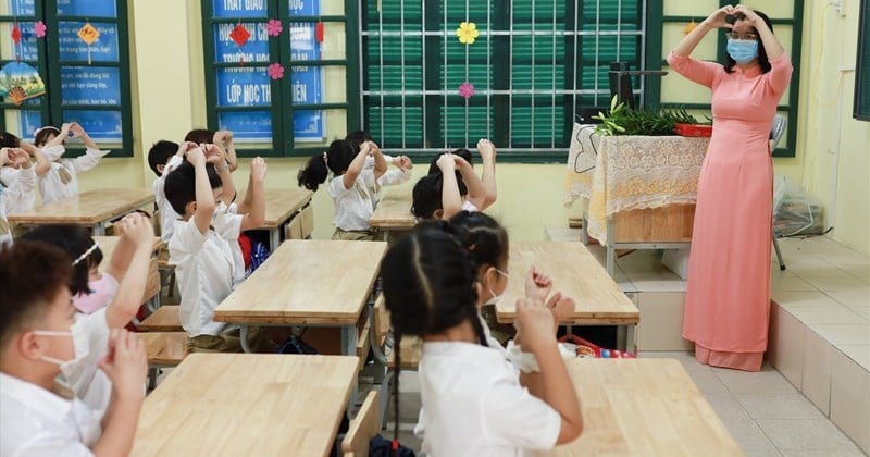 Los profesores están felices de recibir buenas noticias sobre salario y beneficios.