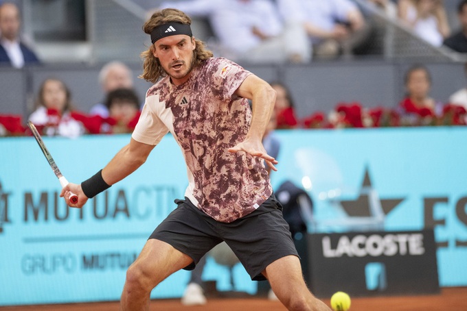 Medvedev, Tsitsipas vất vả tranh đấu ở lại Madrid Open - 2