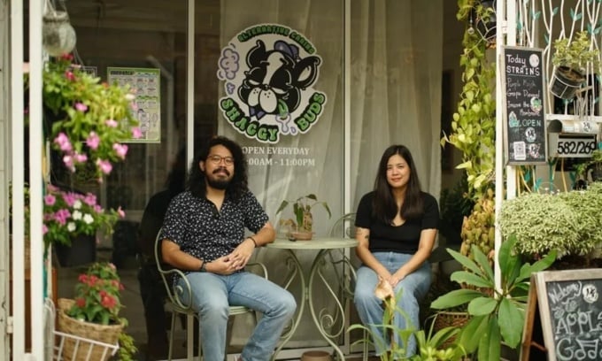 Nitikrist Attakrist (left) and his wife, Wassaya Iemvijan, at their marijuana shop in Bangkok. Photo: CNN