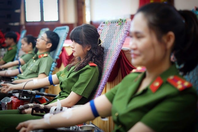 Bảng dài thành tích của 'bóng hồng' cảnh sát 10x Bảng dài thành tích của 'bóng hồng' cảnh sát 10x