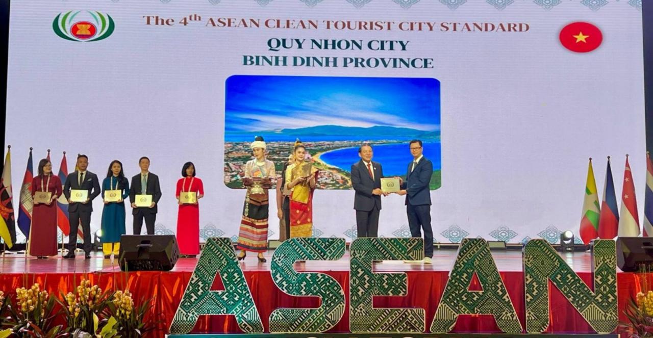 Quy Nhon receives clean tourism city certification in 2024