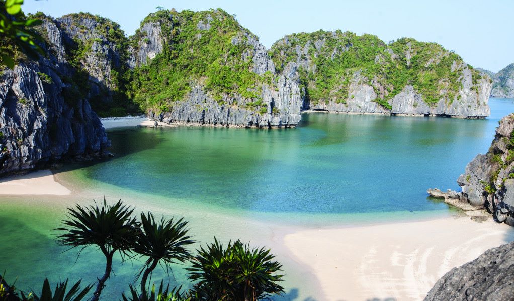 A pristine beach like a miniature Maldives in the middle of Ha Long Bay