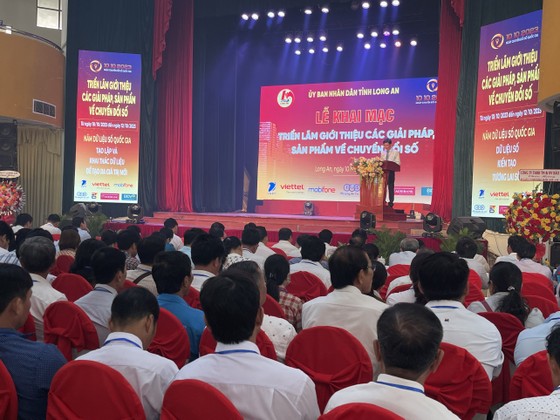 Quang cảnh buổi họp mặt ảnh 1