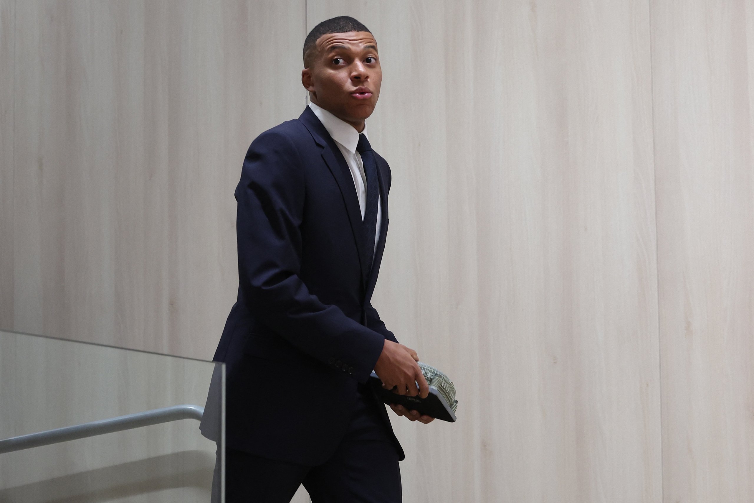 Mbappe sắp trở thành ông chủ khi bất ngờ mua CLB của Pháp - Ảnh 1.