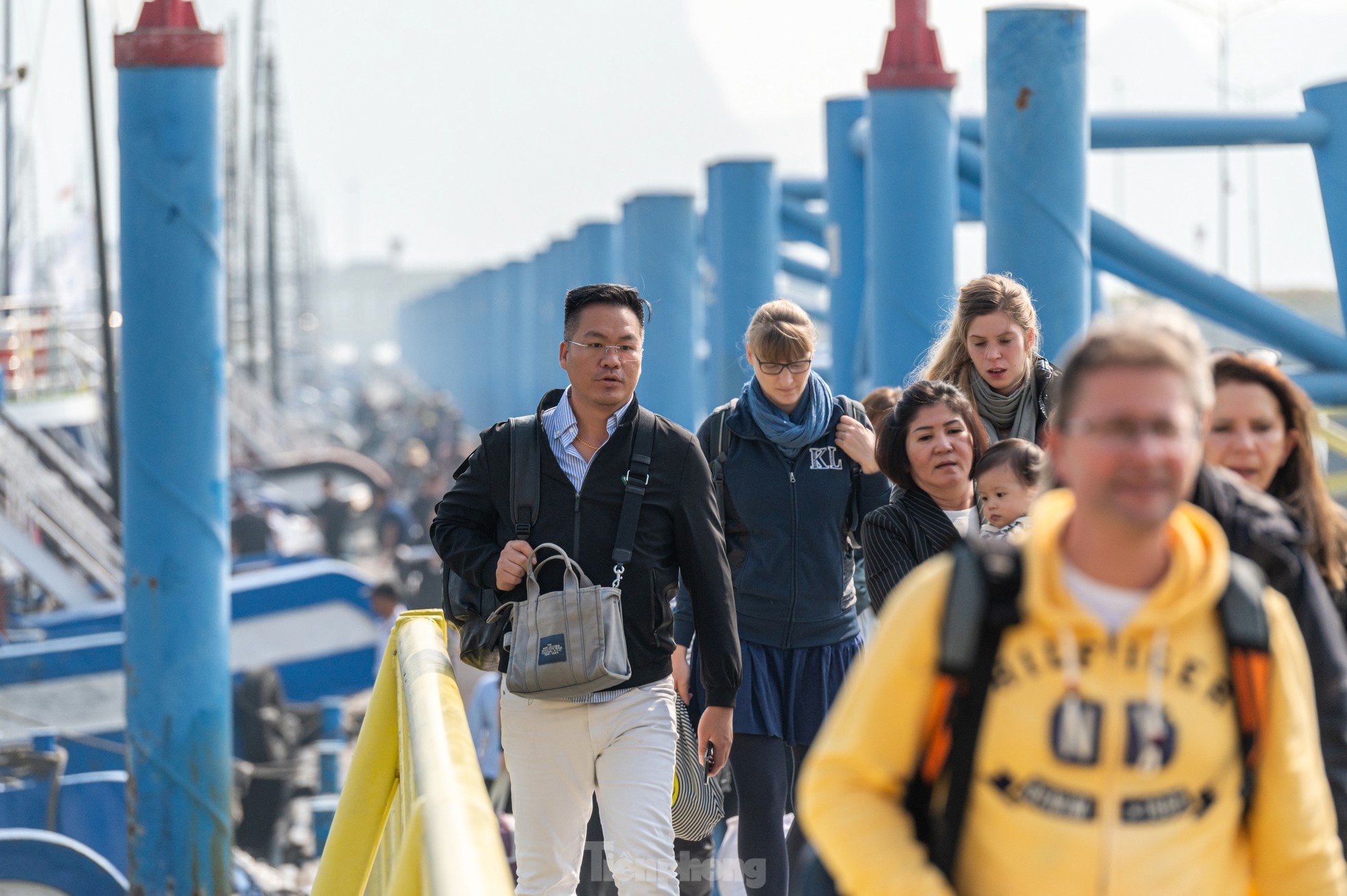 Nha Trang und die Ha Long Bucht ziehen am ersten Tag des Jahres internationale Besucher an, Foto 1