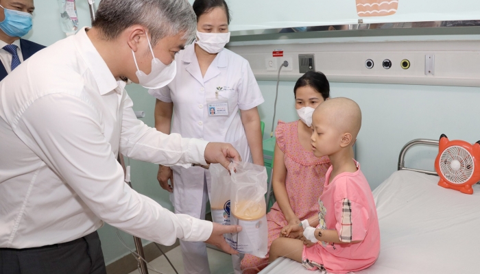 Health & Life Newspaper donates 40,000 glasses of milk to the National Children's Hospital