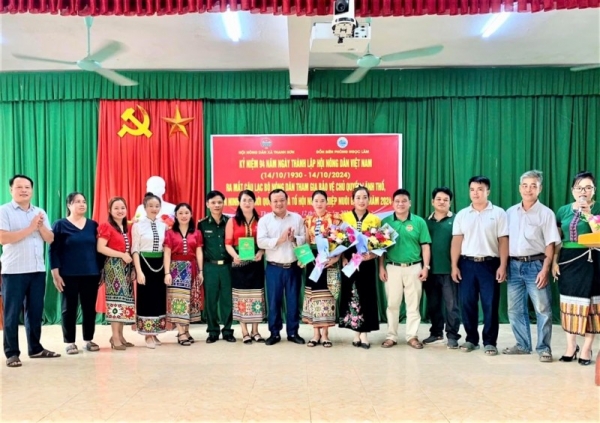 Nghe An : les agriculteurs contribuent à la protection de la souveraineté territoriale et à la sécurité des frontières