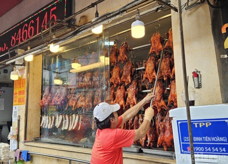 Ho Chi Minh City: Roasted pork and grilled snakehead fish are in high demand on God of Wealth Day