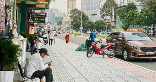 Which streets are banned in downtown Ho Chi Minh City on fireworks night?