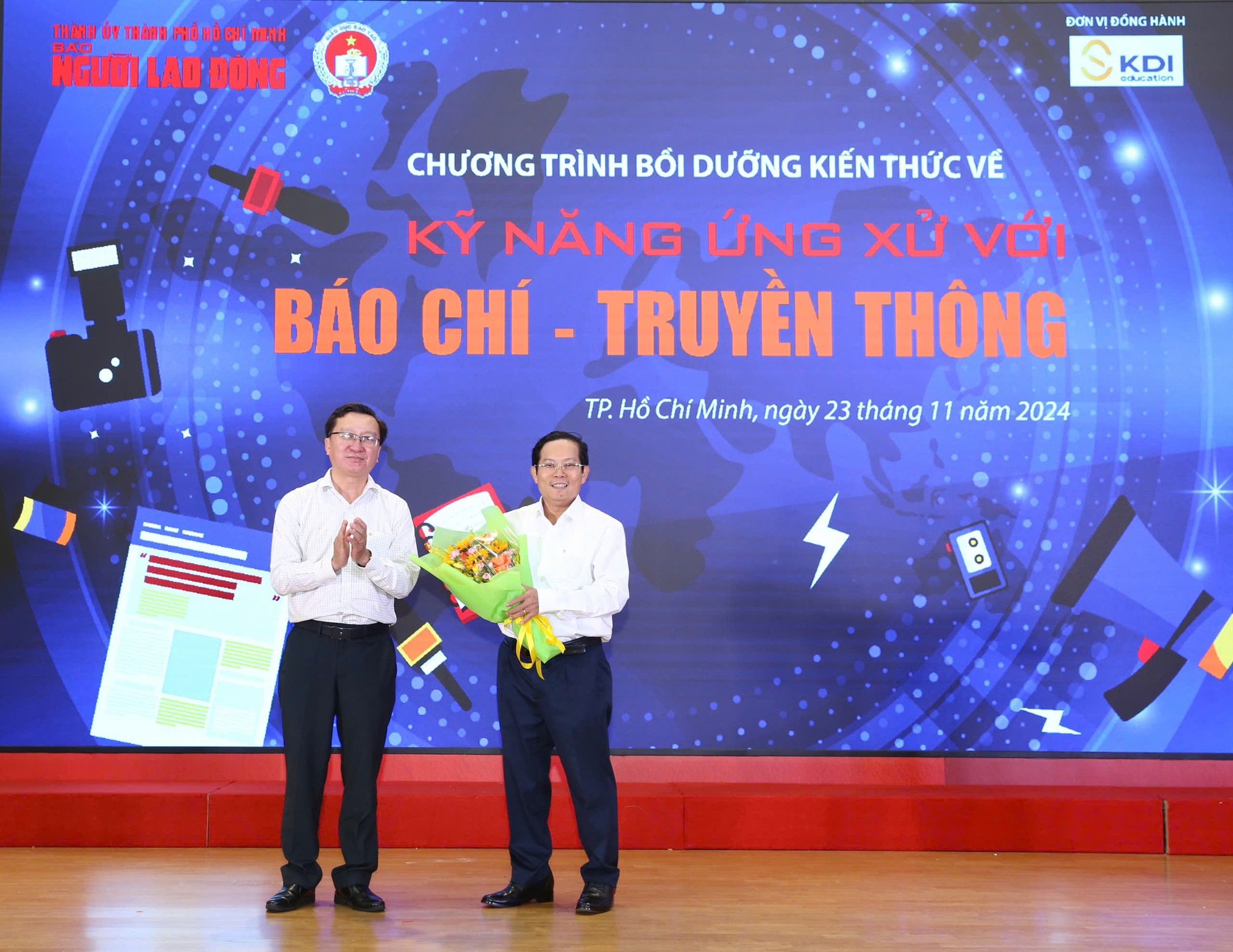 Lãnh đạo của gần 50 trường THPT tham dự bồi dưỡng về “Kỹ năng ứng xử với báo chí - truyền thông”- Ảnh 4.