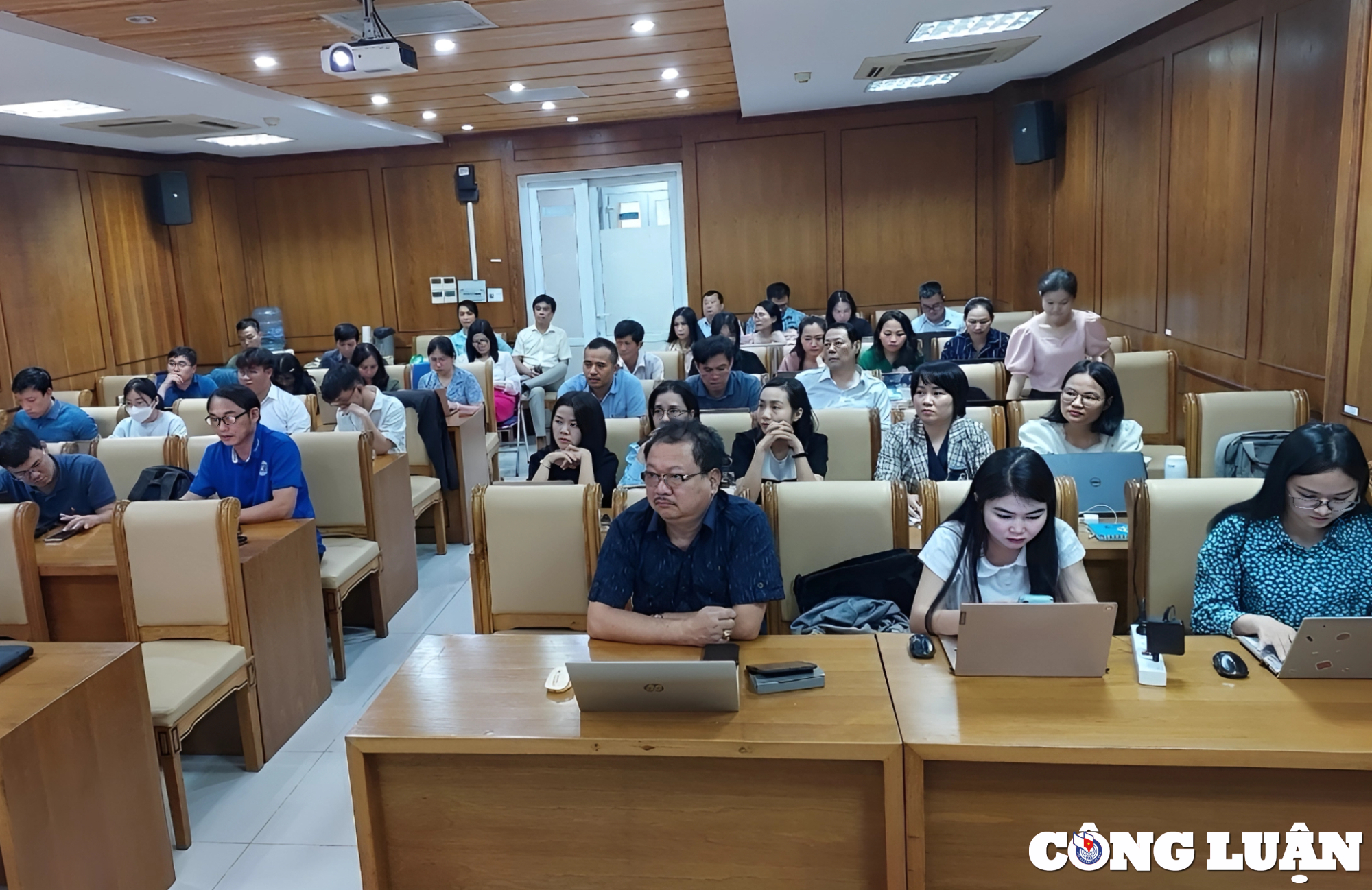 Inauguración del curso de aplicación de IA en la profesión periodística (imagen 1)