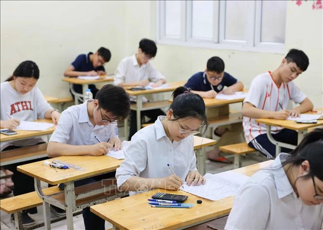 Manteniendo el formato de ensayo, el examen ilustrativo de matemáticas para el grado 10 en Hanoi es nuevo en contenido.