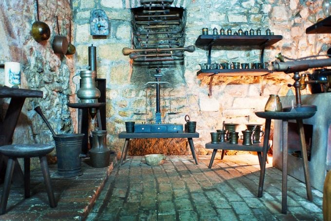 ヒンツ・ハウス薬局の冶金室。写真：アトラス・オブスキュラ