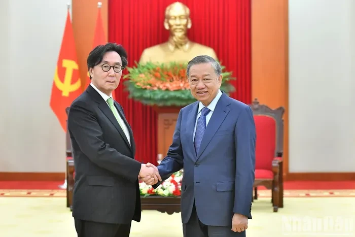 사무총장 겸 대통령이 대한민국 대통령 특사, 외교안보특별보좌관을 접견