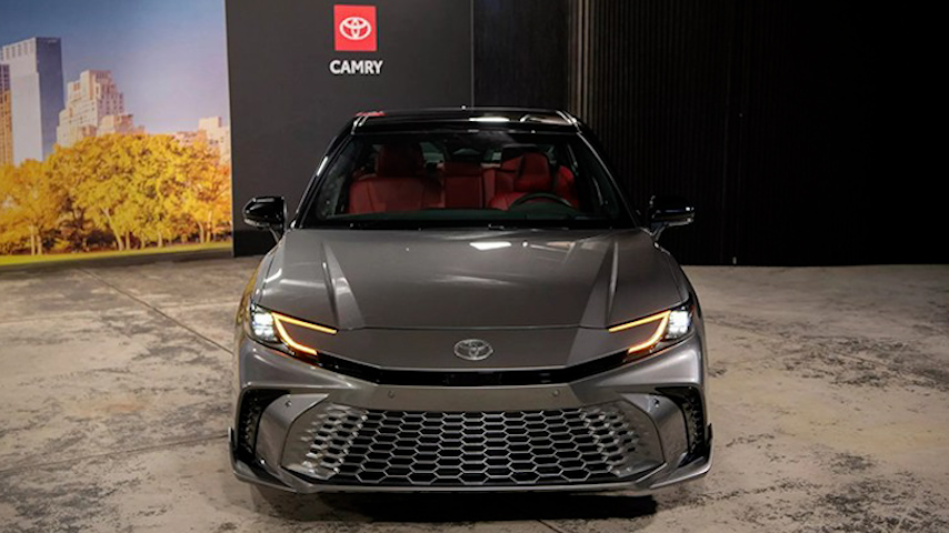Toyota Camry 2025 Seitenansicht Bild 3