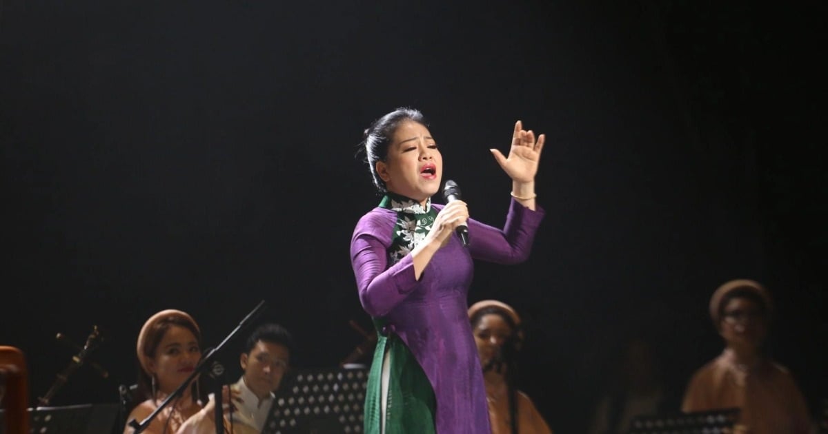 Anh Tho chante « A Glimpse of West Lake » pour célébrer la Journée de la musique vietnamienne