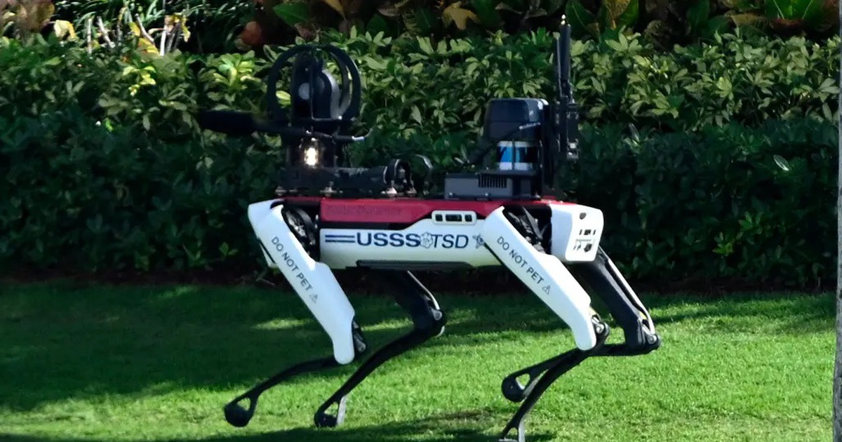 Robot dog joins Trump's protection