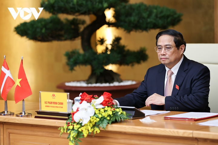 회담 직후, 두 총리는 베트남-덴마크 녹색 전략적 파트너십 구축에 관한 공동 성명을 채택했습니다.