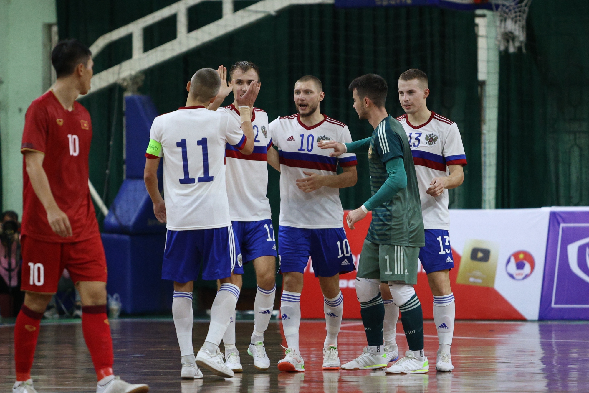 Tuyển futsal Việt Nam gỡ hòa 3-3 trước tốp 4 thế giới - Ảnh 1.