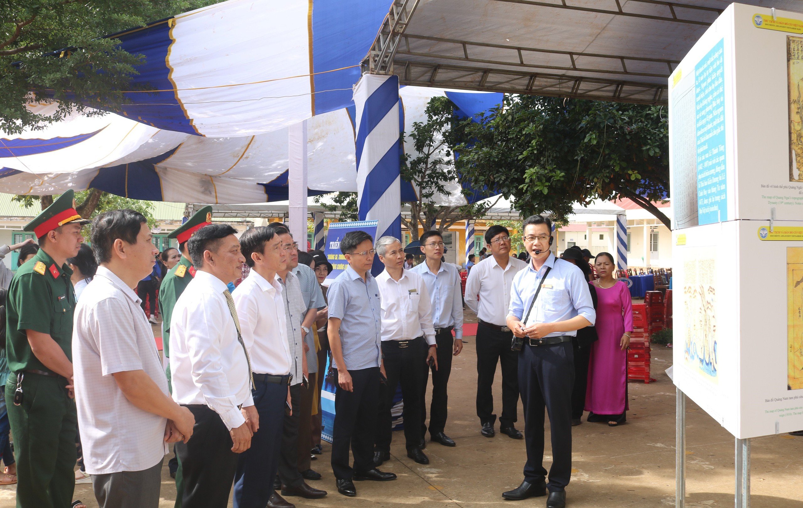 Đắk Lắk: Khai mạc Triển lãm lưu động “Hoàng Sa, Trường Sa của Việt Nam - Những bằng chứng lịch sử và pháp lý”  tại huyện Krông Búk - Ảnh 6.