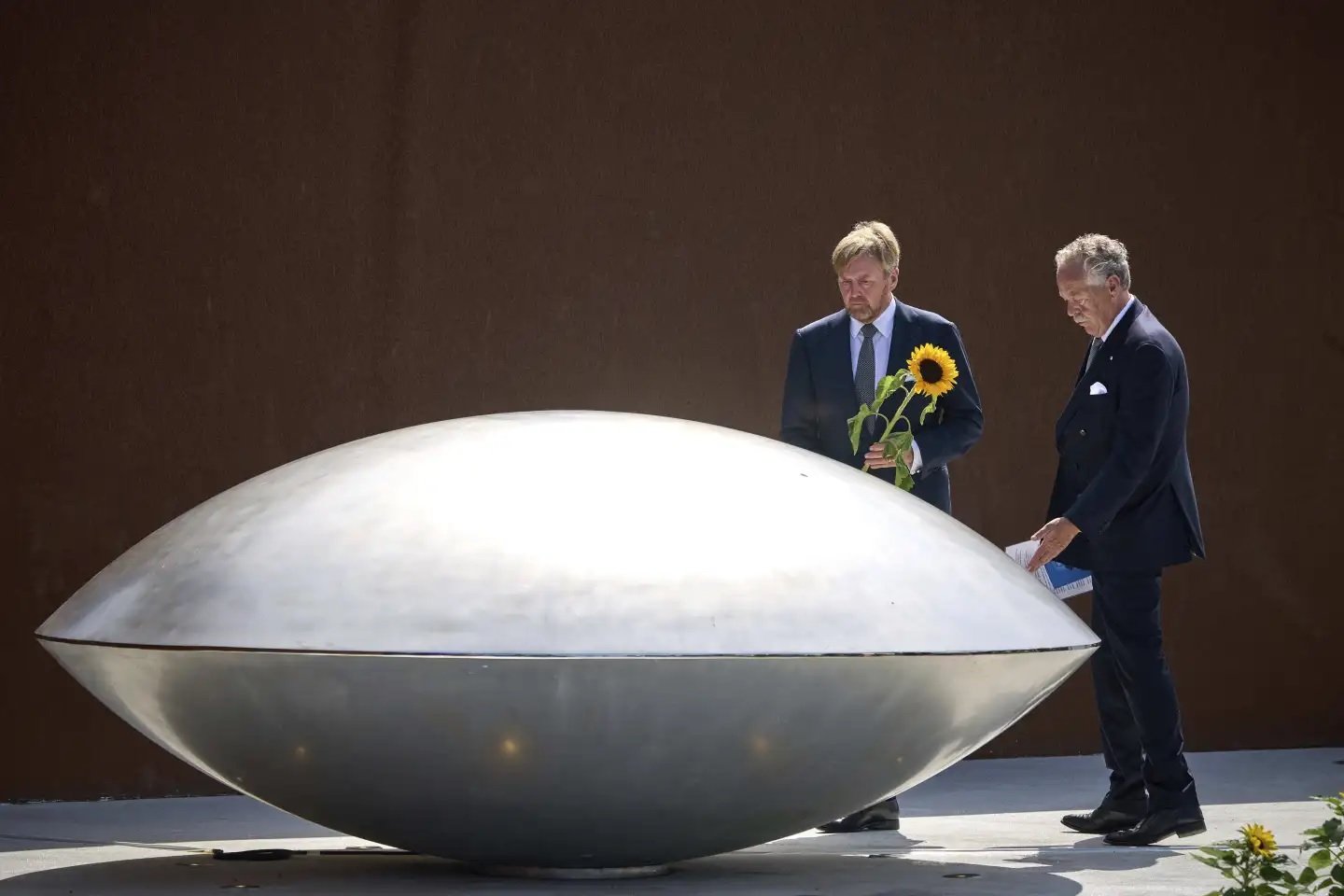 Countries commemorate 10 years of MH17 air disaster picture 5