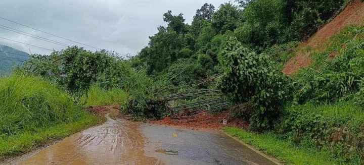 ດິນເຈື່ອນຮ້າຍແຮງຢູ່ດ່ານ ດາມີ (ພາບ: K' Chung)