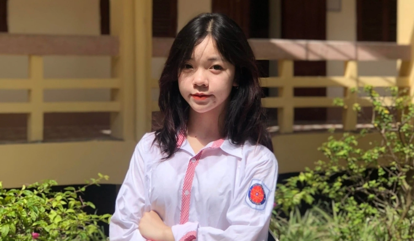 Nung female student achieved HSK 5 certificate thanks to self-study, sleeping 4-5 hours a day