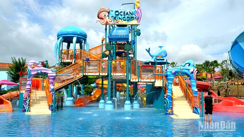 Ouverture du premier parc aquatique d'attractions à Binh Thuan photo 5