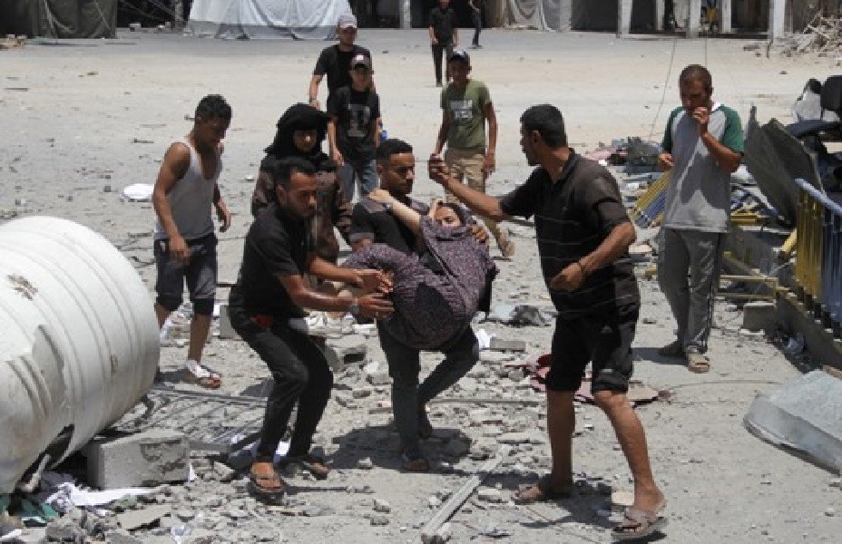 World - Israel airstrikes relief center, 8 people killed