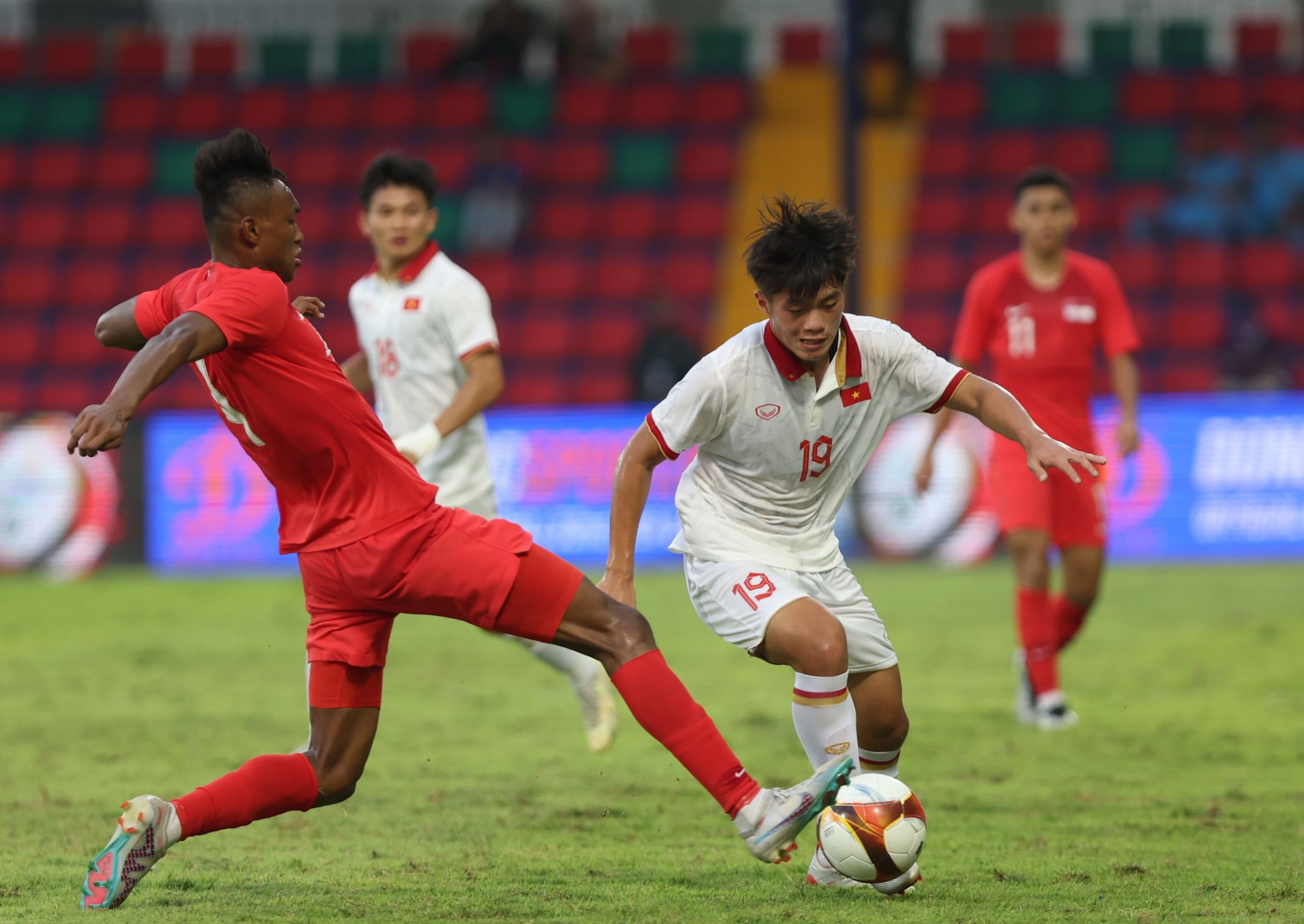 Tiền đạo Quốc Việt chấn thương, nghỉ hết SEA Games 32 - Ảnh 1.